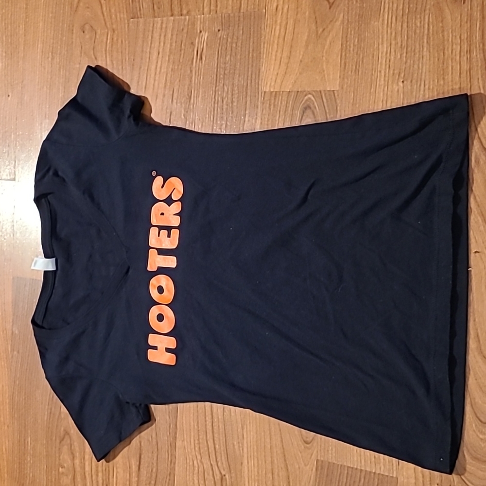 Hooter's black short sleeve t-shirt - Picture 1 of 11